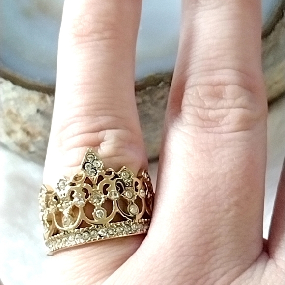 Queen Crown Ring Hypoallergenic Stainless Steel Size 9 Ring - Picture 6 of 11